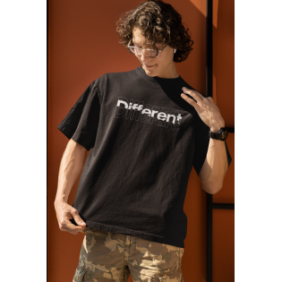 T SHIRT different NOIR AVEC UN DESIGN MODERN FIT ET STYLE UNIQUE